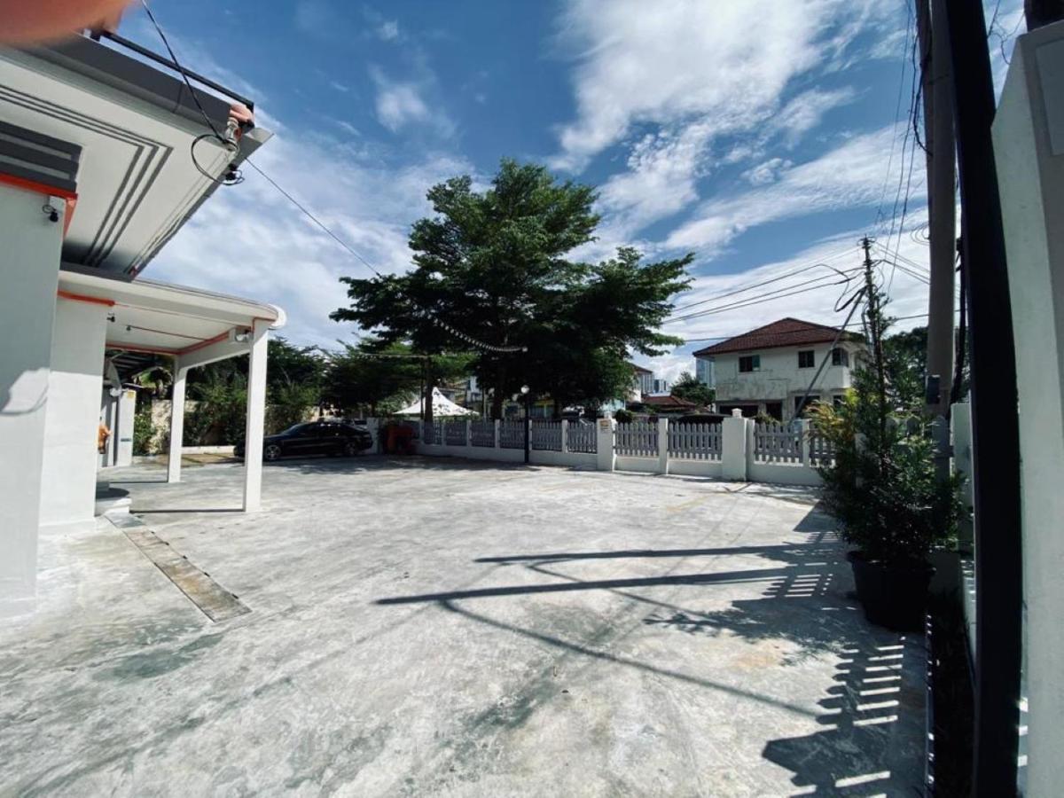 Ardour Lodge "A" Wing Tanjung Bungah  Buitenkant foto
