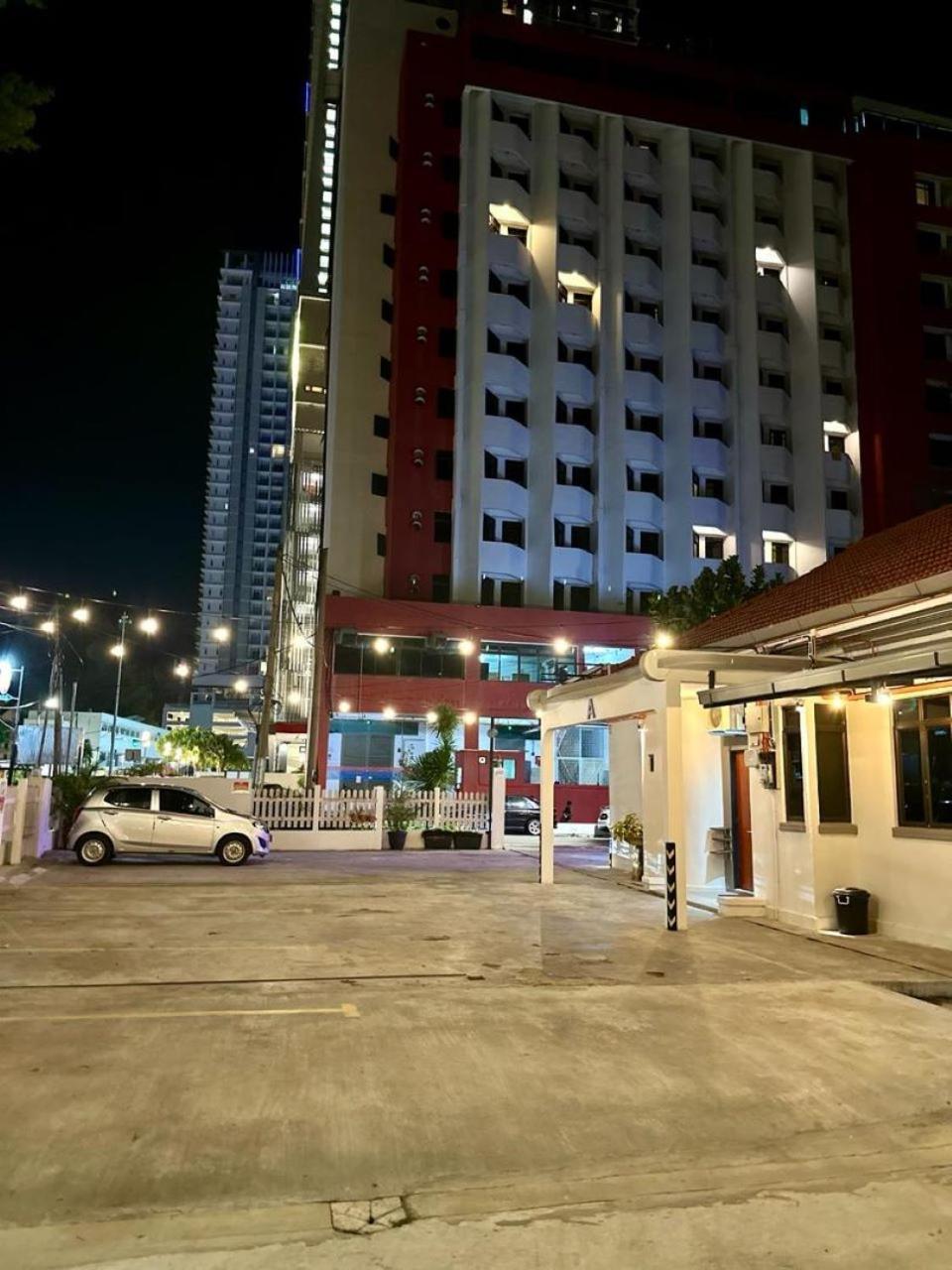 Ardour Lodge "A" Wing Tanjung Bungah  Buitenkant foto