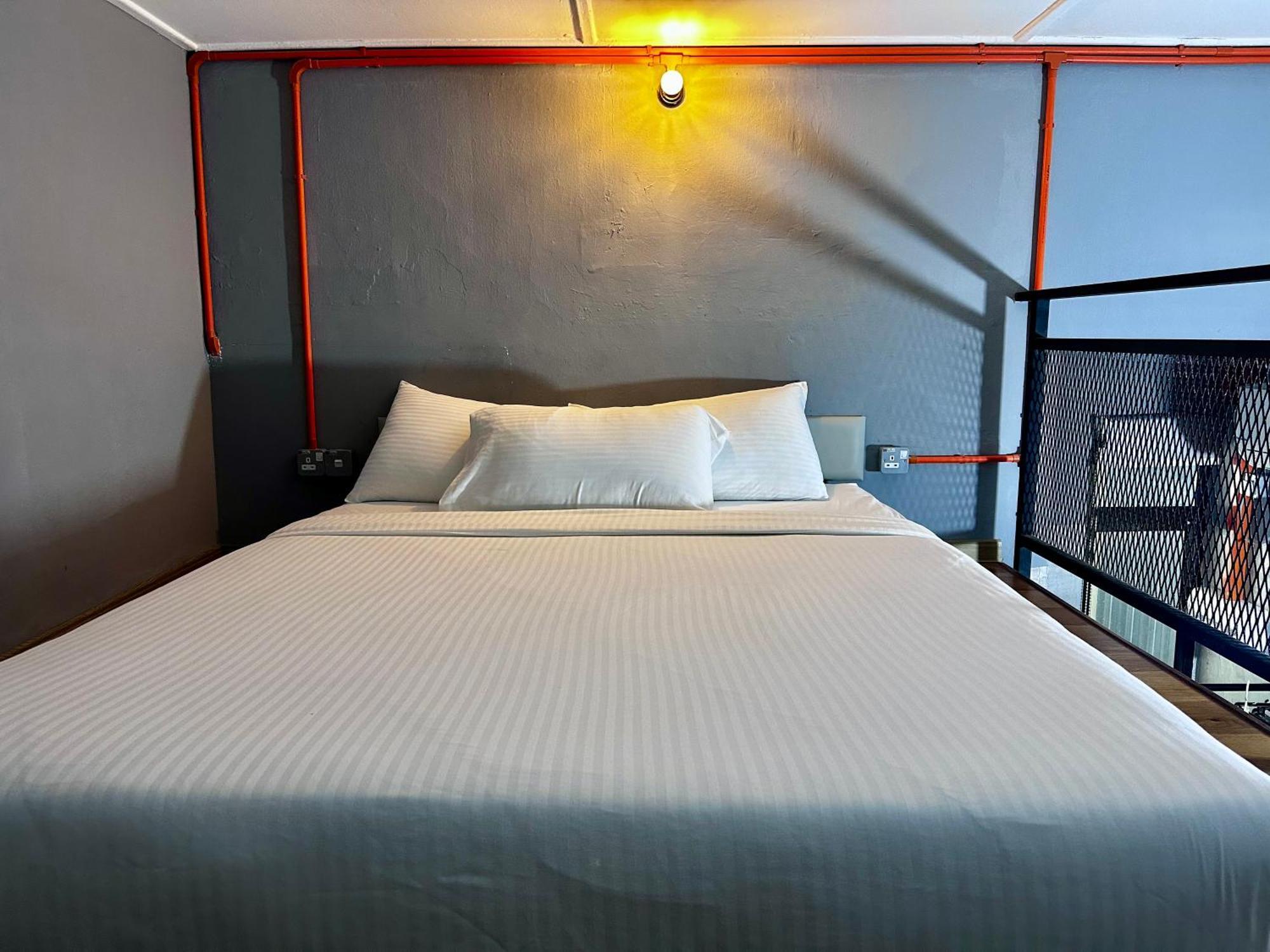 Ardour Lodge "A" Wing Tanjung Bungah  Buitenkant foto