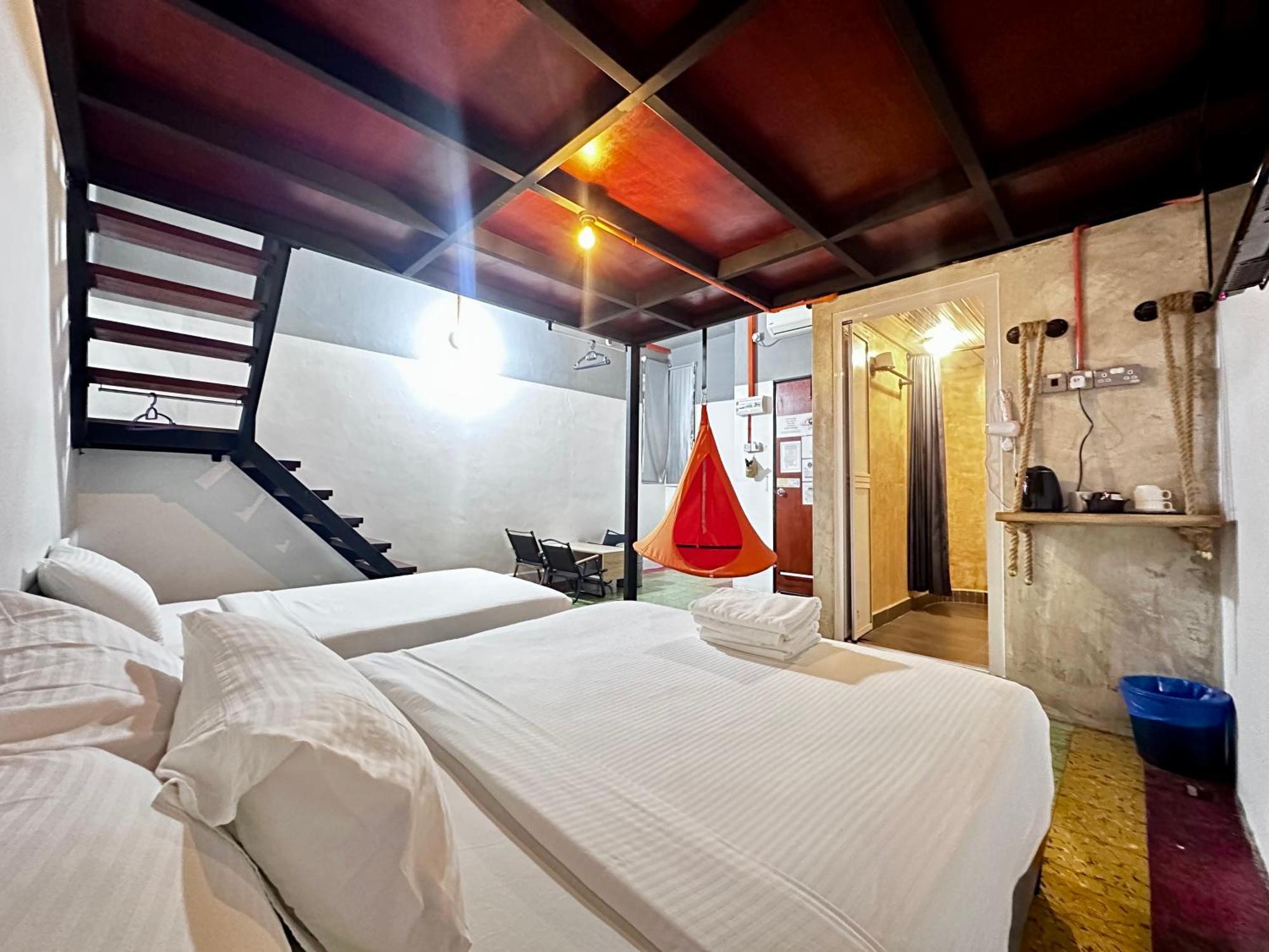 Ardour Lodge "A" Wing Tanjung Bungah  Buitenkant foto